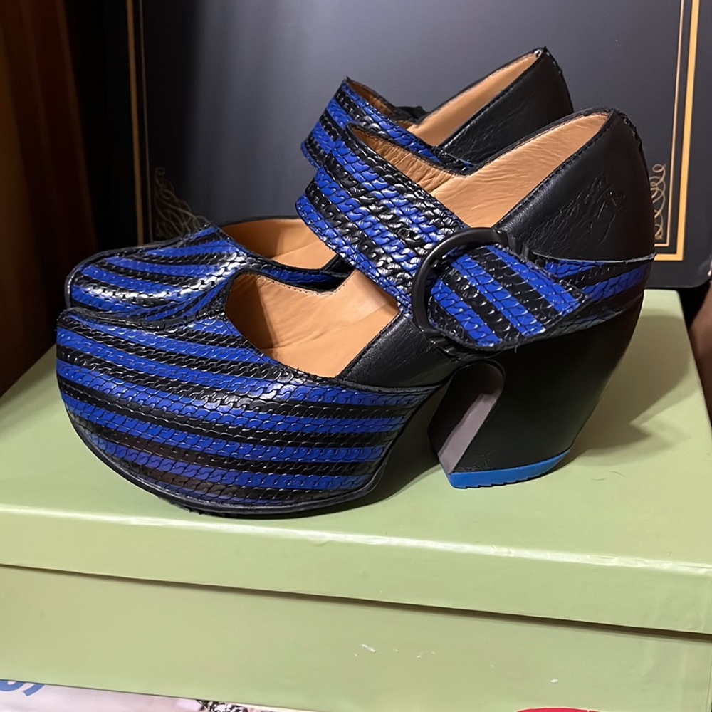 Fluevog Prepare Guides in Black & Blue size 6